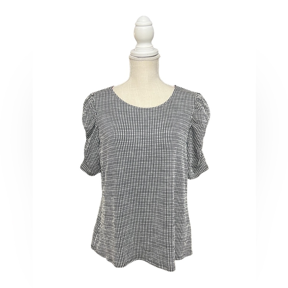 W5 top.‎ Short sleeve.  Dressy.